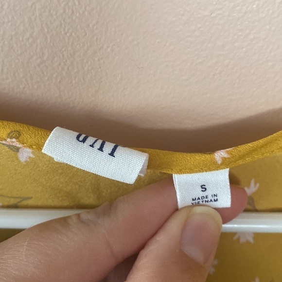 Gap Floral Blouse 100% polyester - Picture 2 of 5